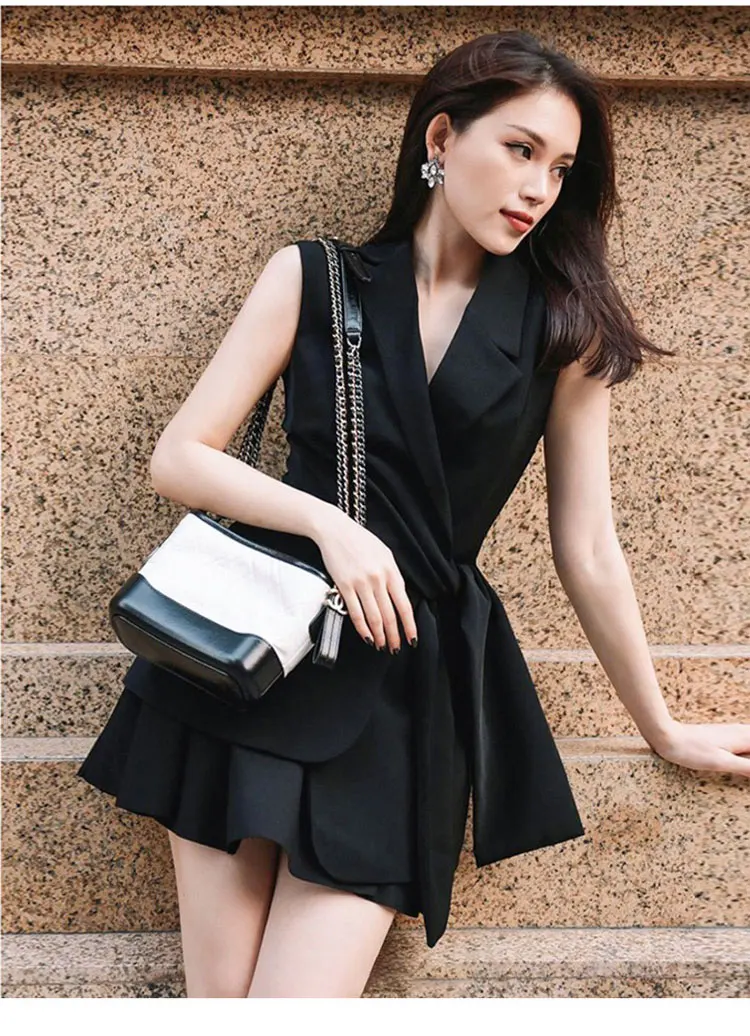 2019 Runway Designer Women Skirt Suits Summer Black sleeveless turn down collar Vest Tops + Mini Skirt Set Vestidos
2019 Runway Designer Women Skirt Suits Summer Black sleeveless turn down collar Vest Tops + Mini Skirt Set Vestidos
