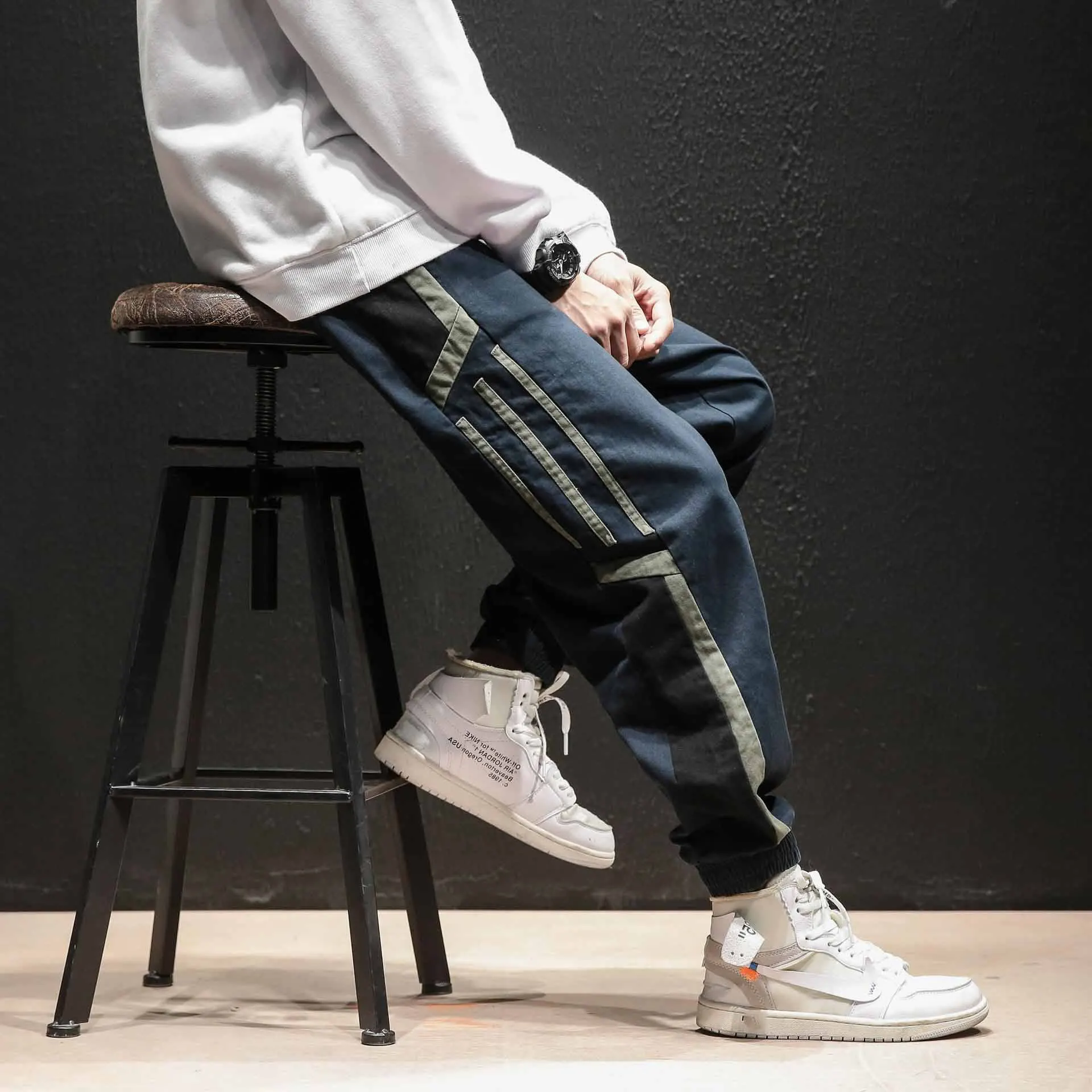 Outdoor 2021 Autumn Winter Cargo Loose thick elastic waist harem pants men teenagers Striped overalls Hiking camping trousers
Outdoor 2021 Autumn Winter Cargo Loose thick elastic waist harem pants men teenagers Striped overalls Hiking camping trousers