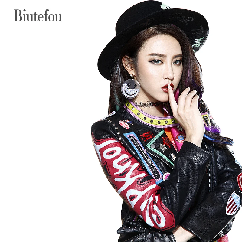 2021 Spring and Autumn Women Streetwear Epaulet Rivet Graffiti PU Bomber Motorcycle Jacket
2021 Spring and Autumn Women Streetwear Epaulet Rivet Graffiti PU Bomber Motorcycle Jacket