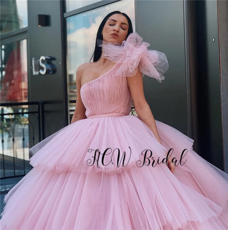 Luxury Ball Gown Pink Evening Dress Newest Gorgeous One Shoulder Tiered Tulle Floor Length Long Formal Dresses Vestido De Festa
Luxury Ball Gown Pink Evening Dress Newest Gorgeous One Shoulder Tiered Tulle Floor Length Long Formal Dresses Vestido De Festa