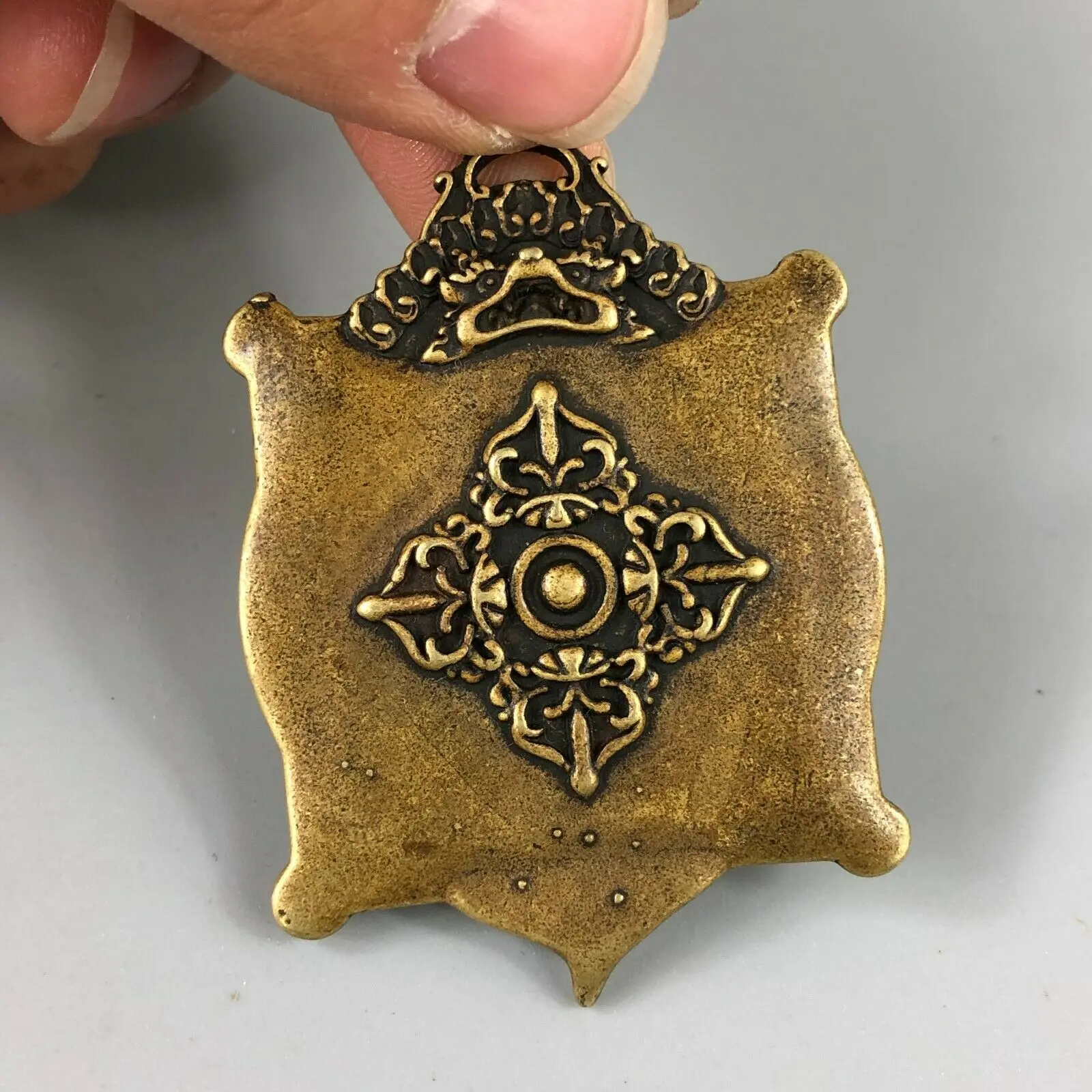 Rare Collectible Handwork Brass Old Chinese Eight Diagrams & 12 Zodiac Pendant Statue
Rare Collectible Handwork Brass Old Chinese Eight Diagrams & 12 Zodiac Pendant Statue