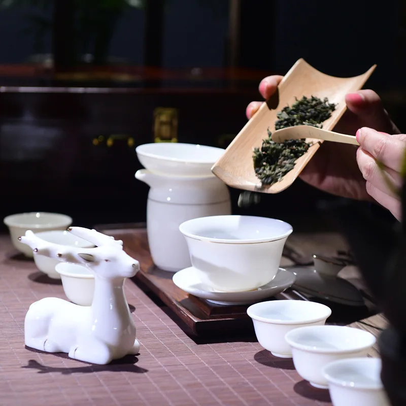 Dehua suet jade white porcelain tea set household6 people bubble cups high-end tea sets, gifts to share
Dehua suet jade white porcelain tea set household6 people bubble cups high-end tea sets, gifts to share