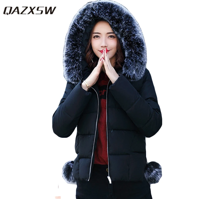 QAZXSW новые 2019 женские зимние хлопковые куртки с меховым воротником и капюшоном, парки для женщин, теплая короткая куртка, верхняя одежда, HB045
QAZXSW новые 2019 женские зимние хлопковые куртки с меховым воротником и капюшоном, парки для женщин, теплая короткая куртка, верхняя одежда, HB045