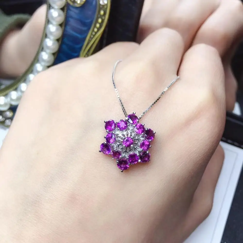 fresh snowflake shape shiny natural garnet pendant for necklace natural garnet real 925 silver best choice for birthday gift
fresh snowflake shape shiny natural garnet pendant for necklace natural garnet real 925 silver best choice for birthday gift