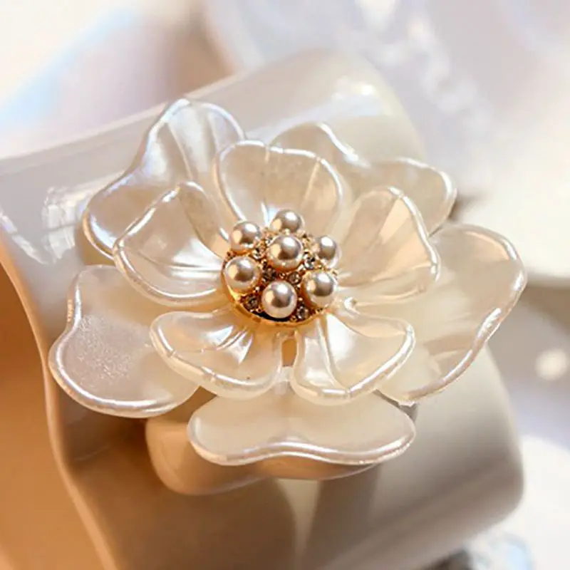 Camellia Flower Brooch Pins Plant Brooches For Women Dressing Decoration Fashion Beautiful White Flower Jewelry Modern Girl Gift
Camellia Flower Brooch Pins Plant Brooches For Women Dressing Decoration Fashion Beautiful White Flower Jewelry Modern Girl Gift