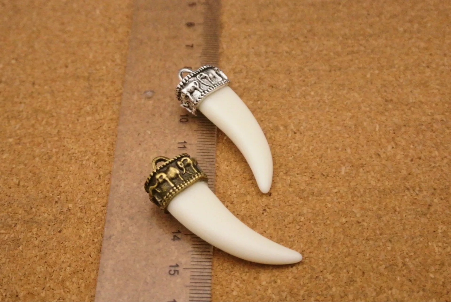 10pcs charms Imitation ivory necklace pendant 46*15mm 6g Antique silver Handmade Jewelry Making DIY Alloy jewelry accessories
10pcs charms Imitation ivory necklace pendant 46*15mm 6g Antique silver Handmade Jewelry Making DIY Alloy jewelry accessories