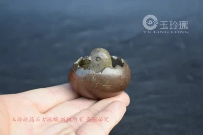 Pocket (tea pet. golden egg chicken) small ornaments antique bronze carvings
Pocket (tea pet. golden egg chicken) small ornaments antique bronze carvings