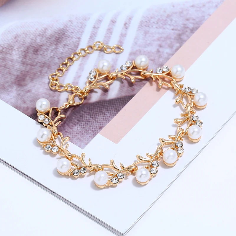 2019 New Fashion Nature Imitation Pearls Crystal Ladies Femme Bangle For Women Open Bracelets Gift Wholesale Women Gift Jewelry
2019 New Fashion Nature Imitation Pearls Crystal Ladies Femme Bangle For Women Open Bracelets Gift Wholesale Women Gift Jewelry
