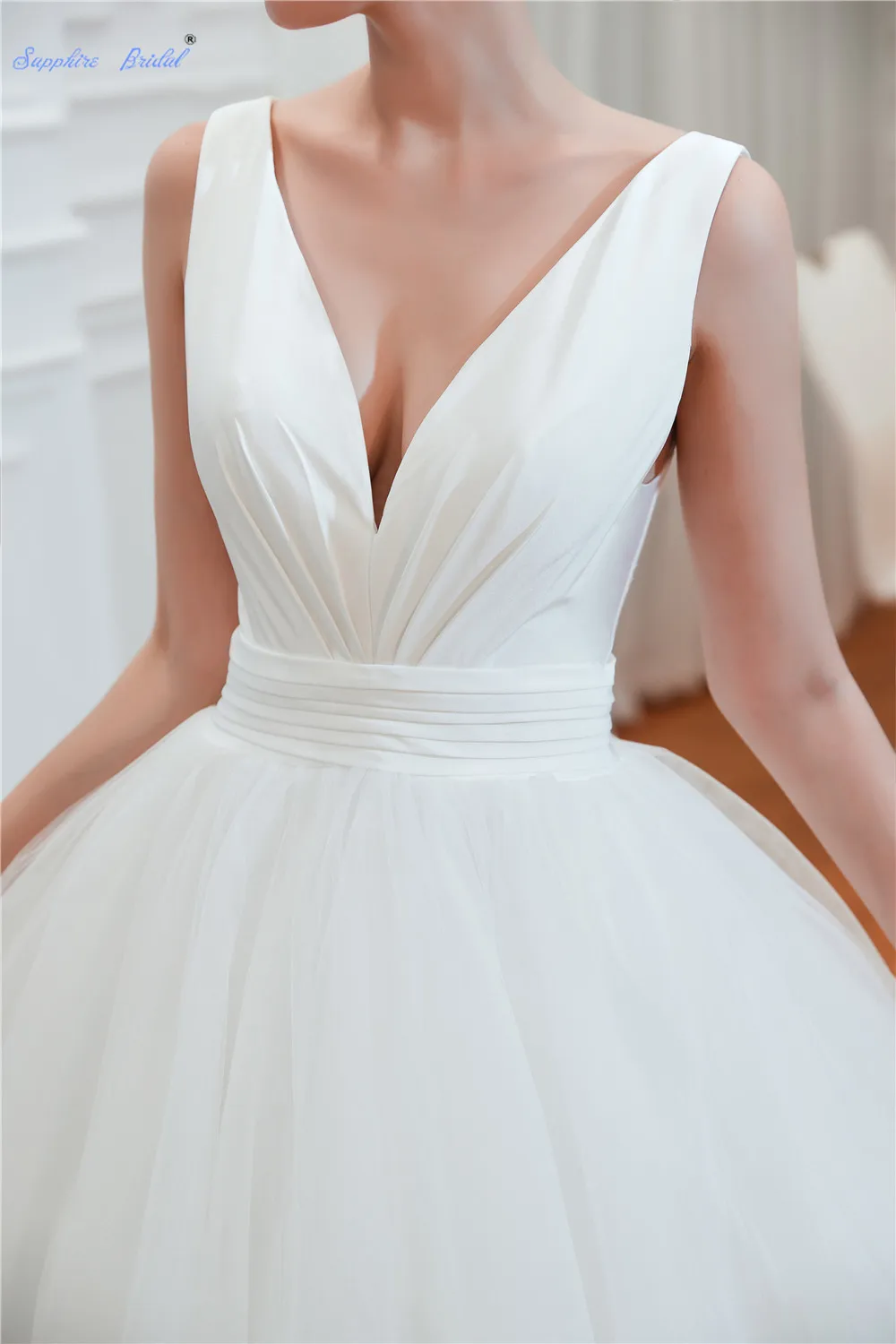 Sapphire Bridal Sexy Deep V-neck Long Train Beach Wedding Dress Vestido De Noiva Elegant Ball Gown Bridal Dress 2019 New
Sapphire Bridal Sexy Deep V-neck Long Train Beach Wedding Dress Vestido De Noiva Elegant Ball Gown Bridal Dress 2019 New