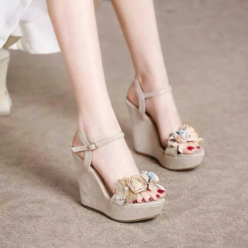 Korean small fresh flowers sweet wedges sandals wild high-heeled sandals temperament elegant small size women's shoes 31,32,33
Korean small fresh flowers sweet wedges sandals wild high-heeled sandals temperament elegant small size women's shoes 31,32,33