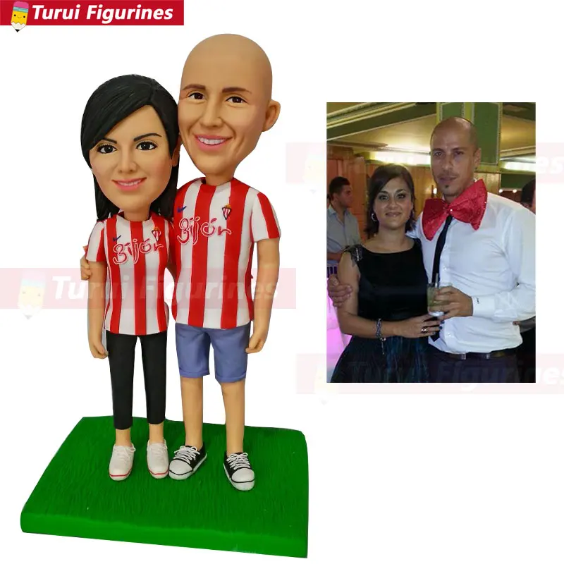 Couple football fans small statue design with football jerseys custom sculpture Bobblehead Car-mounted bobble head clay doll
Couple football fans small statue design with football jerseys custom sculpture Bobblehead Car-mounted bobble head clay doll