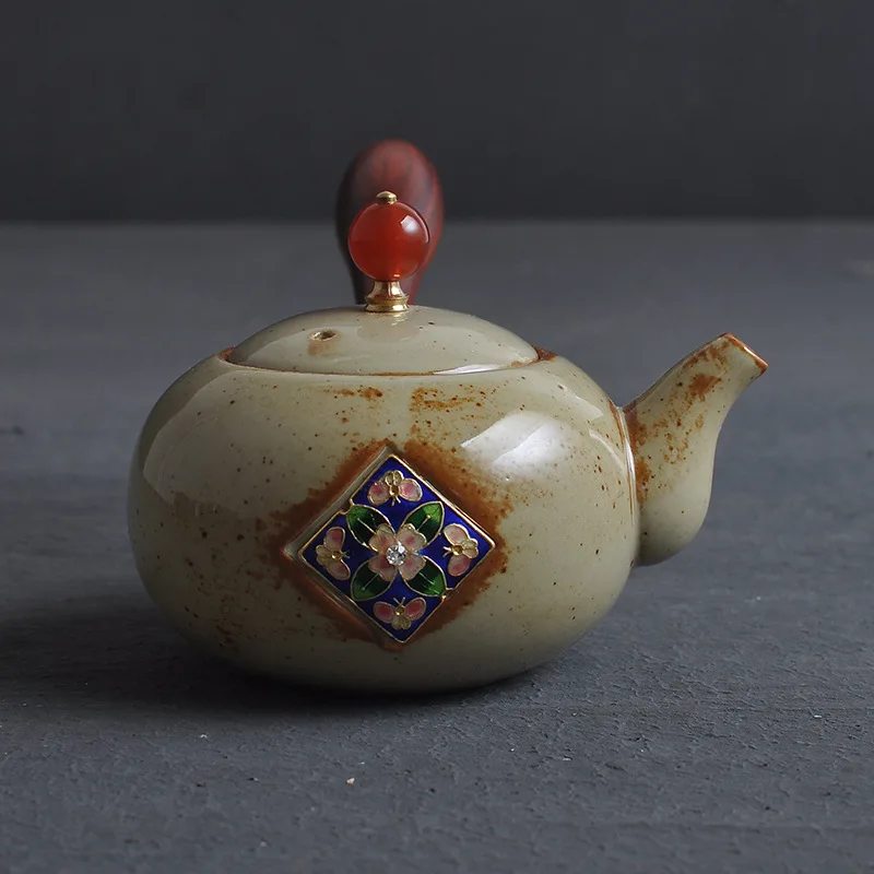 Chinese Retro style Dehua Ceramic porcelain Teapot (210ml),side wood Handle,Japanese style creative flower inlaid kungfu Teapot
Chinese Retro style Dehua Ceramic porcelain Teapot (210ml),side wood Handle,Japanese style creative flower inlaid kungfu Teapot