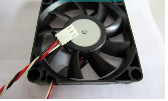 New original NMB 2806KL-04W-B89 12V 0.65A 7cm 7015 70X70X15MM server fan cooling fan
New original NMB 2806KL-04W-B89 12V 0.65A 7cm 7015 70X70X15MM server fan cooling fan
