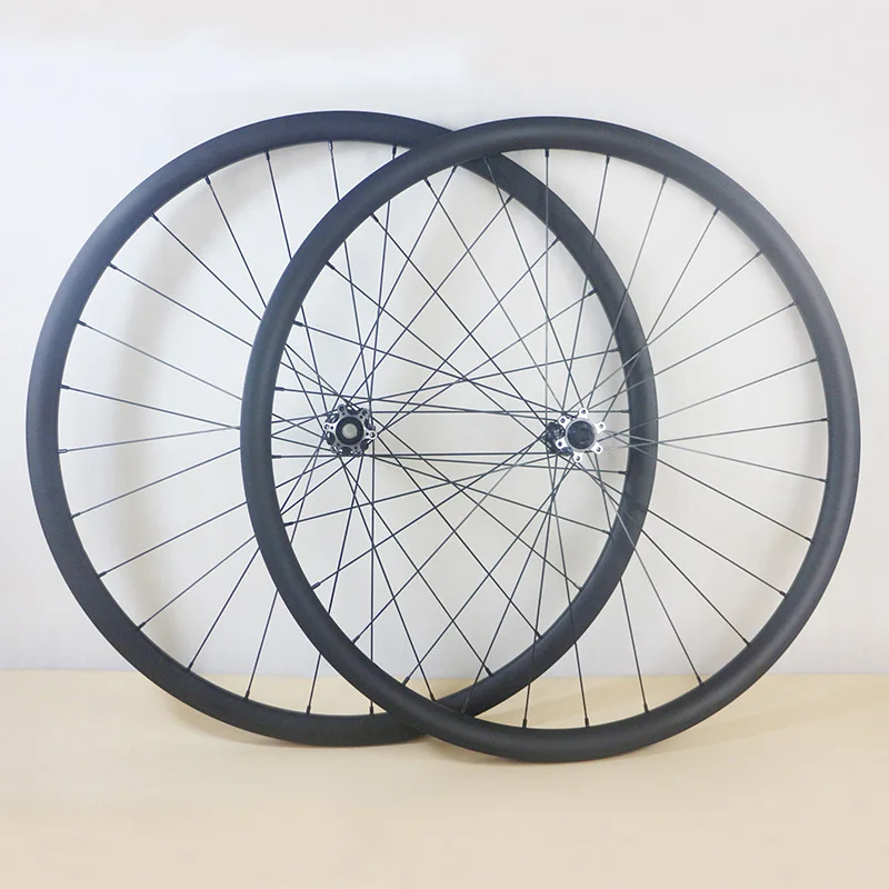 1239 г легкая MTB XC гоночная гравия 30 мм Глубокая 30 мм широкая бескамерная углеродная колесная пара 29er прямые тянущиеся клинчерные колеса 100x12 ...
1239 г легкая MTB XC гоночная гравия 30 мм Глубокая 30 мм широкая бескамерная углеродная колесная пара 29er прямые тянущиеся клинчерные колеса 100x12 ...