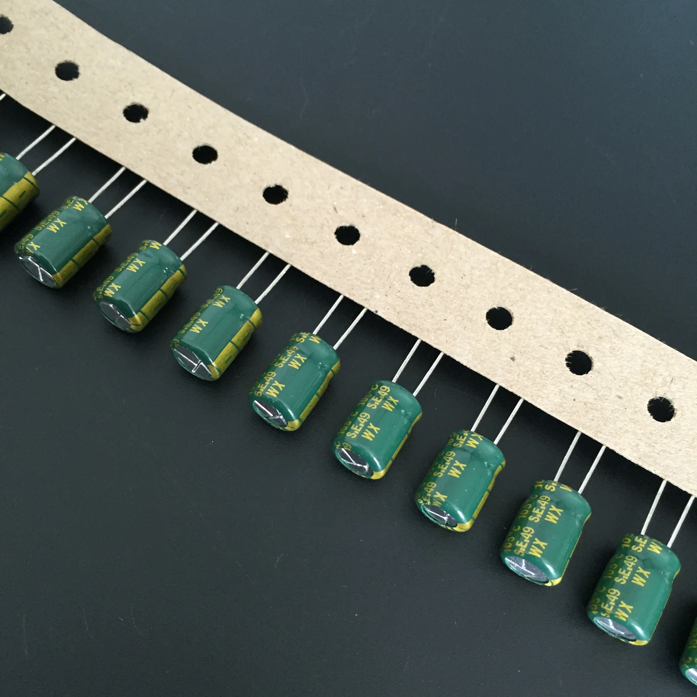 10pcs/100pcs 560uF 6.3V SUNCON(SANYO) WX Series 8x12mm Low Impedance 6.3V560uF motherboard Aluminum Electrolytic Capacitor
10pcs/100pcs 560uF 6.3V SUNCON(SANYO) WX Series 8x12mm Low Impedance 6.3V560uF motherboard Aluminum Electrolytic Capacitor