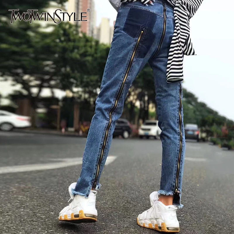 Женские джинсы на молнии TWOTWINSTYLE, Длинные асимметричные брюки с высокой талией, весна 2020
Женские джинсы на молнии TWOTWINSTYLE, Длинные асимметричные брюки с высокой талией, весна 2020
