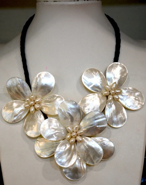 Ожерелье Макси женское из натуральной ракушки с 3 цветами 2017|flower necklace|fashion