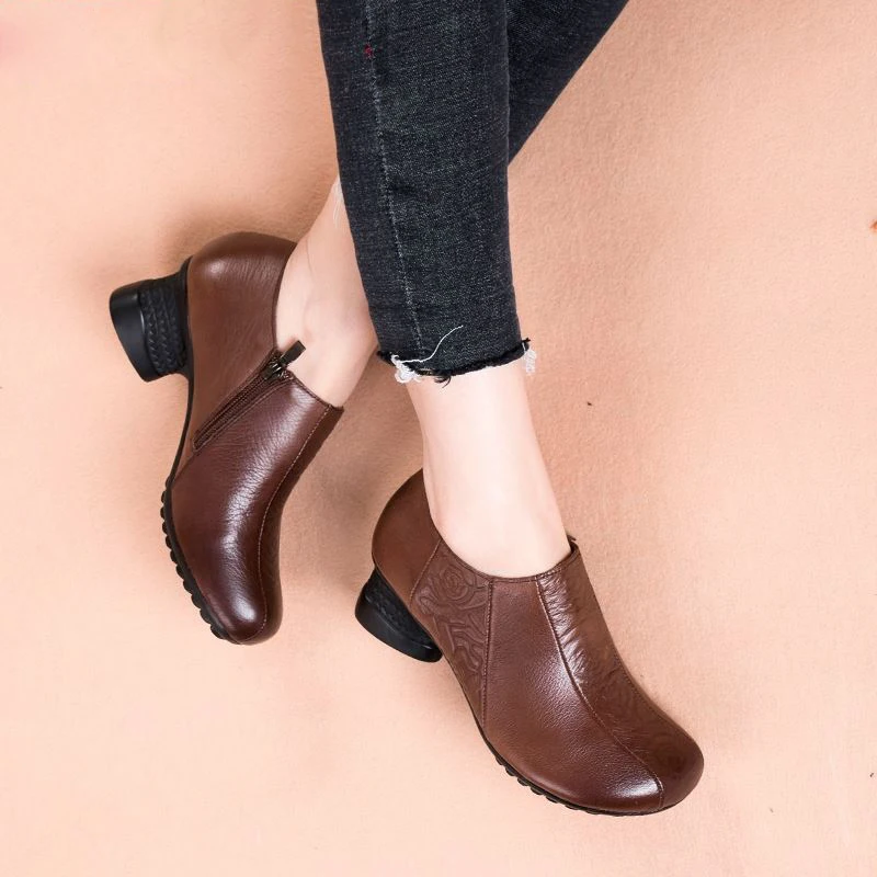 CEYANEAO 2019; handmade shoes in retro style; women's pumps on thick heels with a round toe on a high heel from genuine leather
CEYANEAO 2019; handmade shoes in retro style; women's pumps on thick heels with a round toe on a high heel from genuine leather