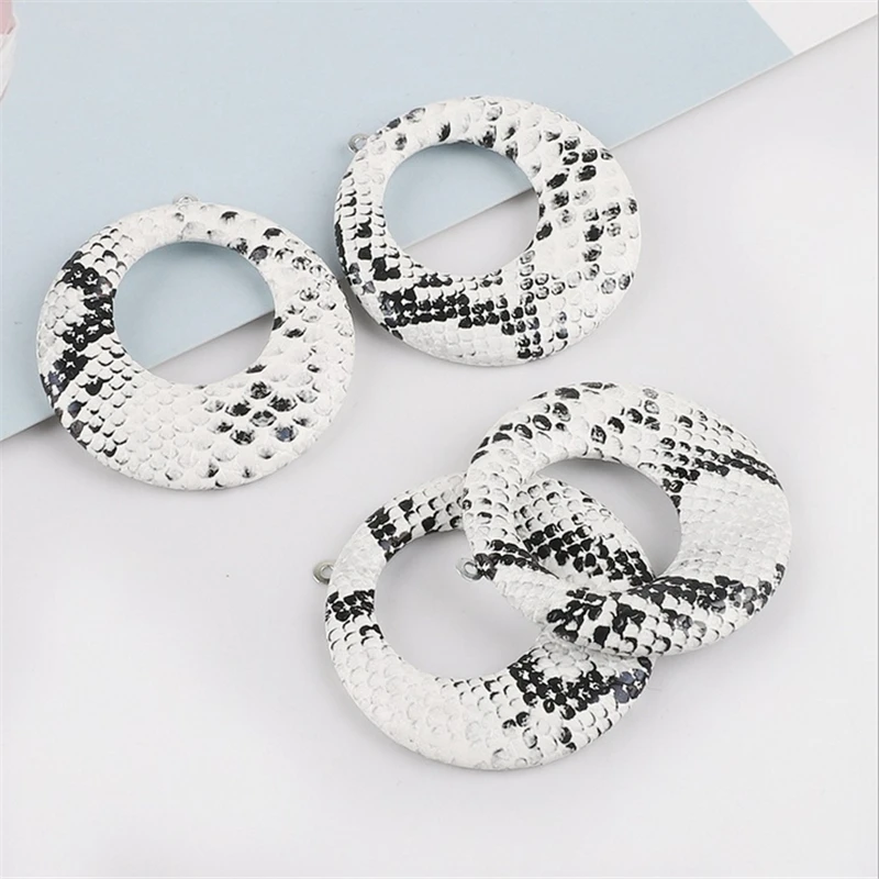 4pcs/lot pu leather leopard pendants connectors for diy earrings necklace jewelry making hollow round charms jewelry accessories
4pcs/lot pu leather leopard pendants connectors for diy earrings necklace jewelry making hollow round charms jewelry accessories