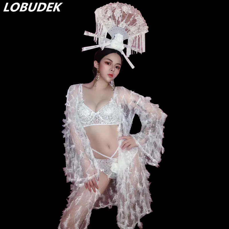 White Crystals Bikini Voile Feathers Cloak Women Set Nightclub Bar Singer Sexy Costume Dance Team Catwalk Stage Outfits 3 Pieces
White Crystals Bikini Voile Feathers Cloak Women Set Nightclub Bar Singer Sexy Costume Dance Team Catwalk Stage Outfits 3 Pieces