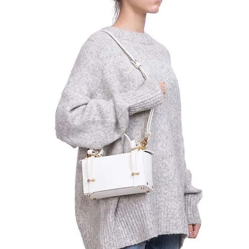 2018 new fashion Euramerican style women's shoulder flap bag bow with buckle female slung small square handbag
2018 new fashion Euramerican style women's shoulder flap bag bow with buckle female slung small square handbag