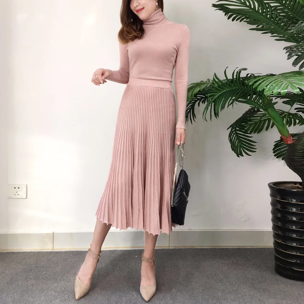 Women's autumn and winter retro bright silk turtleneck sweater suit pullover sweater + high waist long pleated skirt set
Women's autumn and winter retro bright silk turtleneck sweater suit pullover sweater + high waist long pleated skirt set