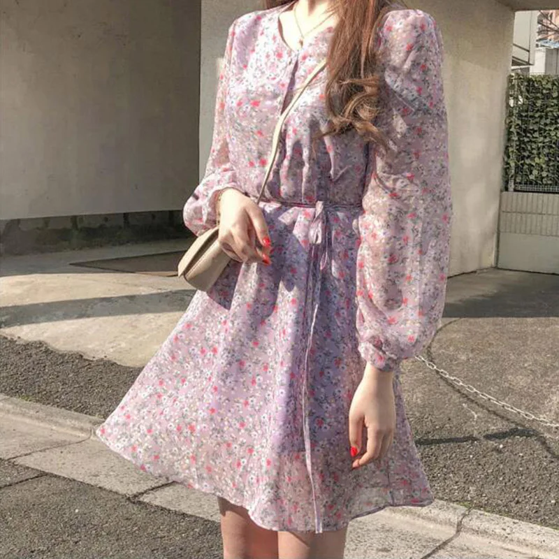 2019 New Korean version spring Summer Women Vintage V- Neck Chiffon Sweet dress Long sleeve High waist Elegant Printed dress
2019 New Korean version spring Summer Women Vintage V- Neck Chiffon Sweet dress Long sleeve High waist Elegant Printed dress