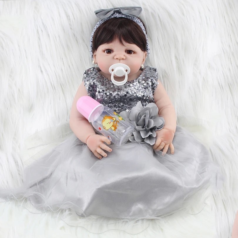 55cm Full Body Silicone Reborn Baby Dolls Toy 22inch Newborn Princess Babie Alive House Player Partner Toy Cute Girls Brinquedos
55cm Full Body Silicone Reborn Baby Dolls Toy 22inch Newborn Princess Babie Alive House Player Partner Toy Cute Girls Brinquedos