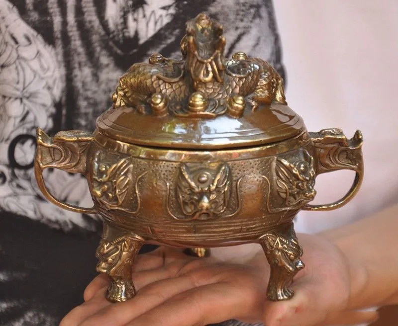 christmas Old Chinese bronze Dragons Loong Dragon beast head statue Incense Burner censer New Year
christmas Old Chinese bronze Dragons Loong Dragon beast head statue Incense Burner censer New Year