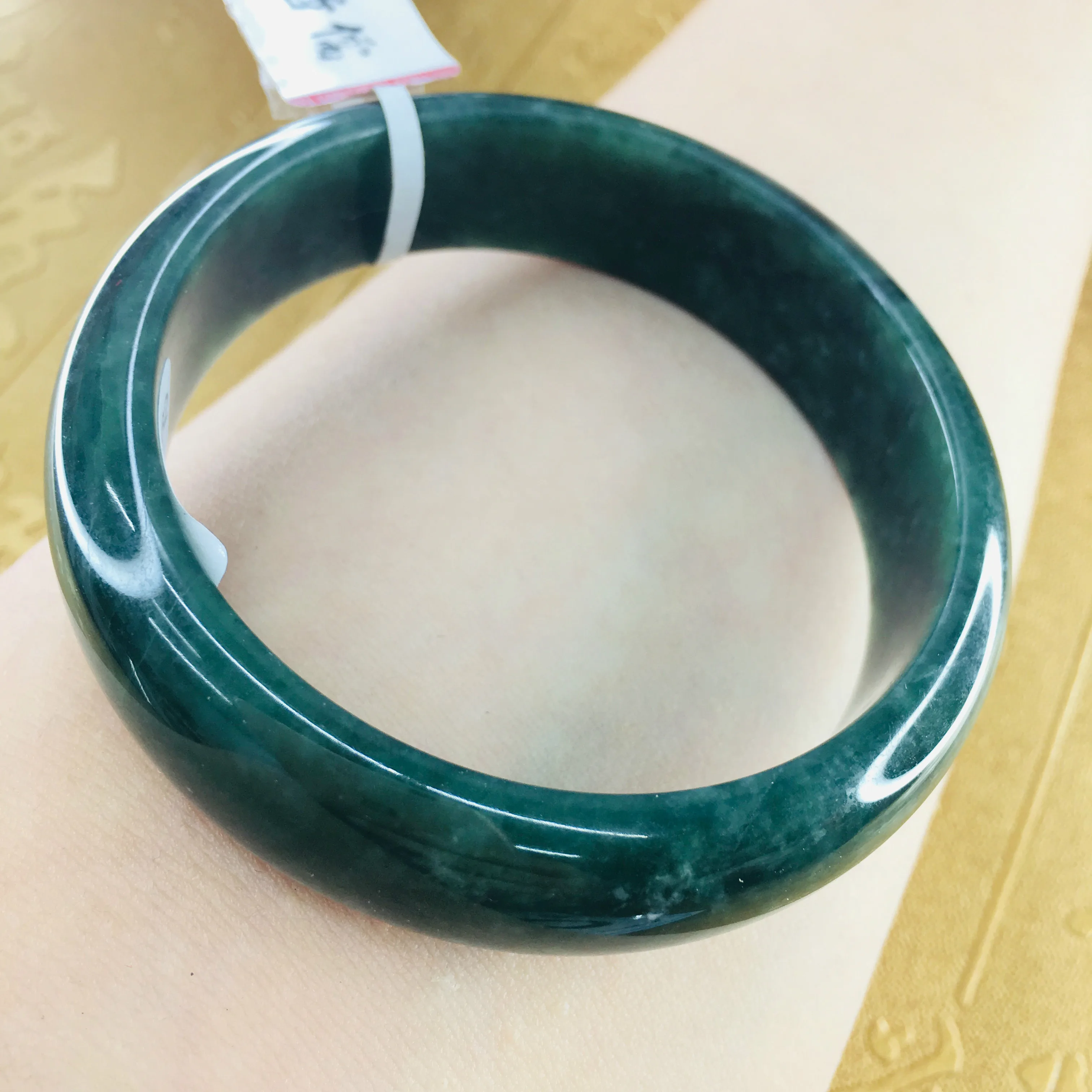 Send A certificate natural Jadeite bracelet Hand-polished oil cyan 54-61mm female jade bracelet Jewelry gift
Send A certificate natural Jadeite bracelet Hand-polished oil cyan 54-61mm female jade bracelet Jewelry gift