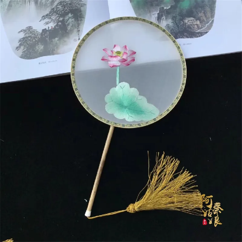 Suzhou embroidery Flowers palace fan pure hand embroidery boutique double-sided embroidery group fan Chinese style
Suzhou embroidery Flowers palace fan pure hand embroidery boutique double-sided embroidery group fan Chinese style