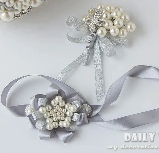 High quality a set of Party / wedding corsage + wrist flower for bride / bridesmaid handmade wedding chest flowers free shipping
High quality a set of Party / wedding corsage + wrist flower for bride / bridesmaid handmade wedding chest flowers free shipping
