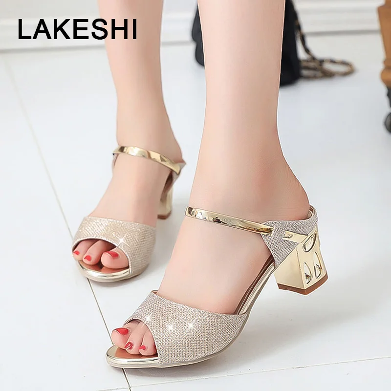 LAKESHI Metal Square Heel Women Sandals Women Heel Shoes Gold Sliver Peep Toe Party Ladies Sandals 2022 Summer Sandals Woman
LAKESHI Metal Square Heel Women Sandals Women Heel Shoes Gold Sliver Peep Toe Party Ladies Sandals 2022 Summer Sandals Woman