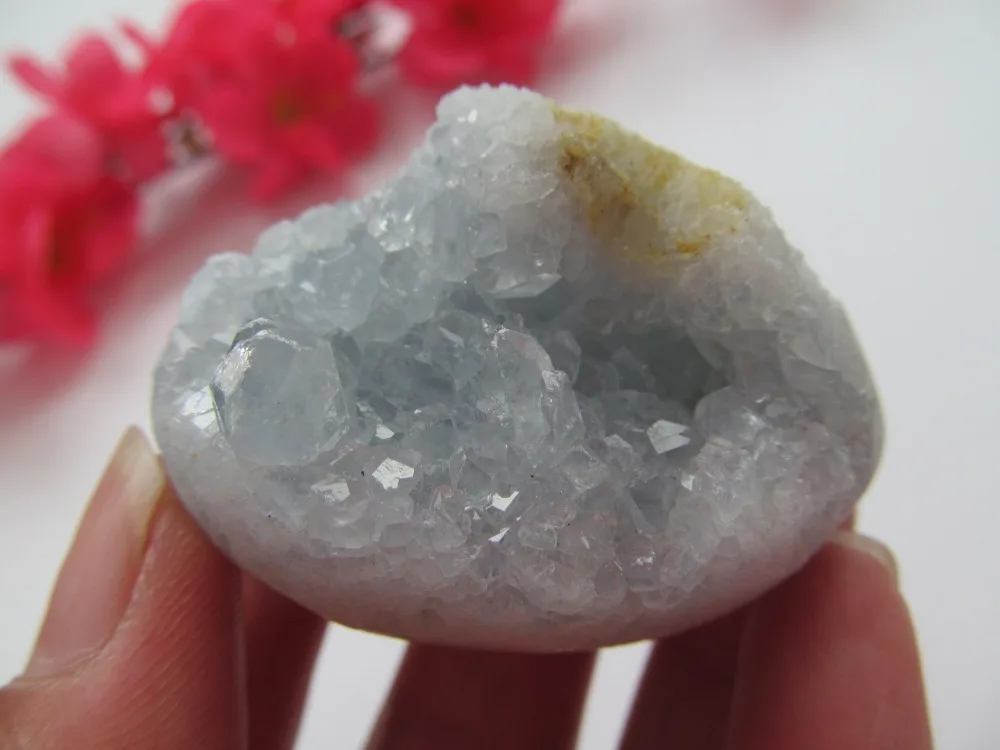 74g Natural Blue SPAR Hole Ore Stones Crystal Specimens Healing Unique Home Decorations Furnishing Articles Crafts collection
74g Natural Blue SPAR Hole Ore Stones Crystal Specimens Healing Unique Home Decorations Furnishing Articles Crafts collection