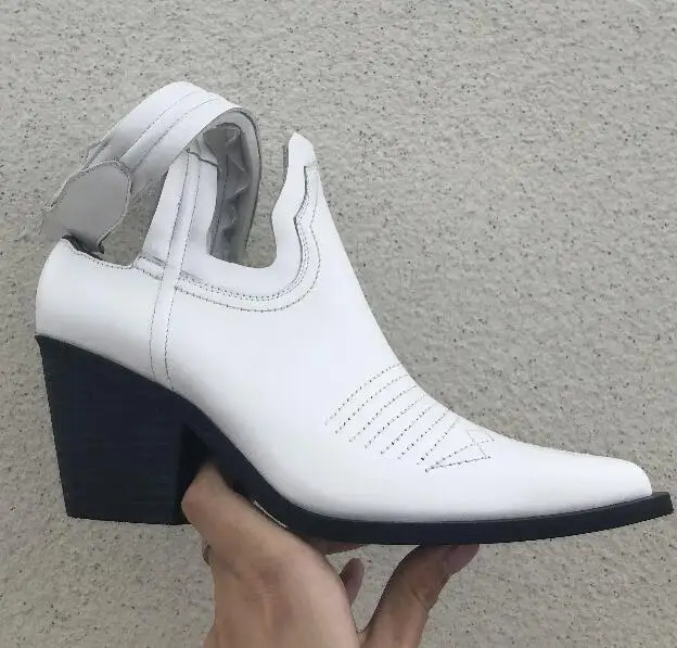 Moraima Snc Hot Selling Pointed Toe Thick Heels Mules Shoes High Quality Leather Cutouts High Heel Shoes White Black
Moraima Snc Hot Selling Pointed Toe Thick Heels Mules Shoes High Quality Leather Cutouts High Heel Shoes White Black