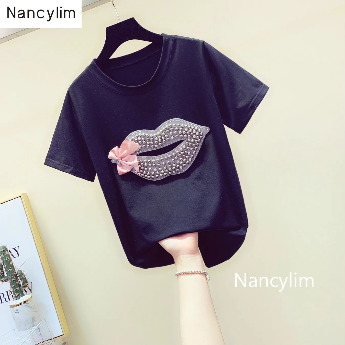 Plus Size Tee Beaded Lip-Print Bow T-Shirt Round Collar Loose Girl Lady New Summer Tops
Plus Size Tee Beaded Lip-Print Bow T-Shirt Round Collar Loose Girl Lady New Summer Tops