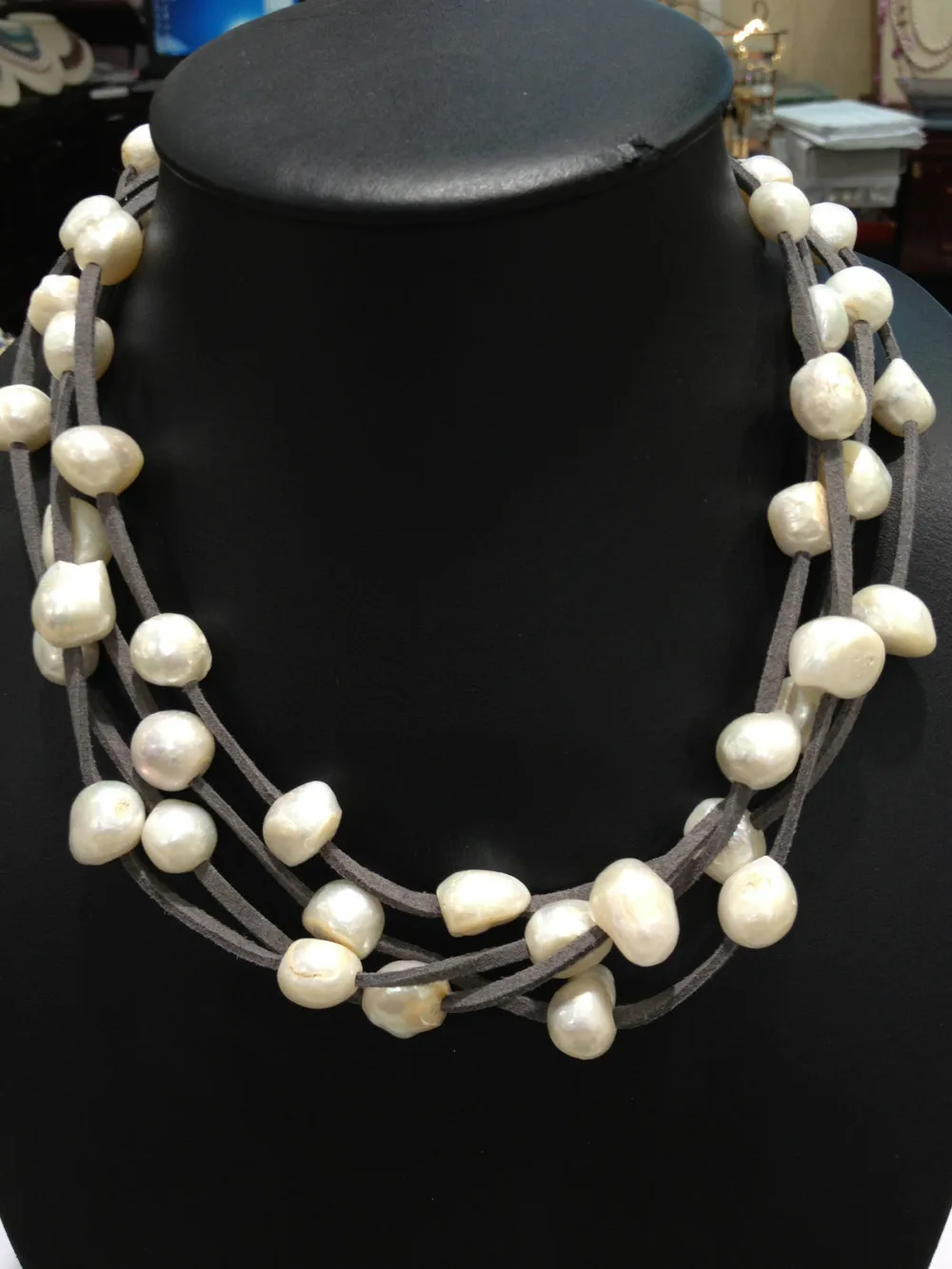 Leather Pearls Necklaces Freshwater Pearls Necklaces Baroque Multilayer Magnet Clasp Free Shipping Women Jewelry Grey Leather
Leather Pearls Necklaces Freshwater Pearls Necklaces Baroque Multilayer Magnet Clasp Free Shipping Women Jewelry Grey Leather