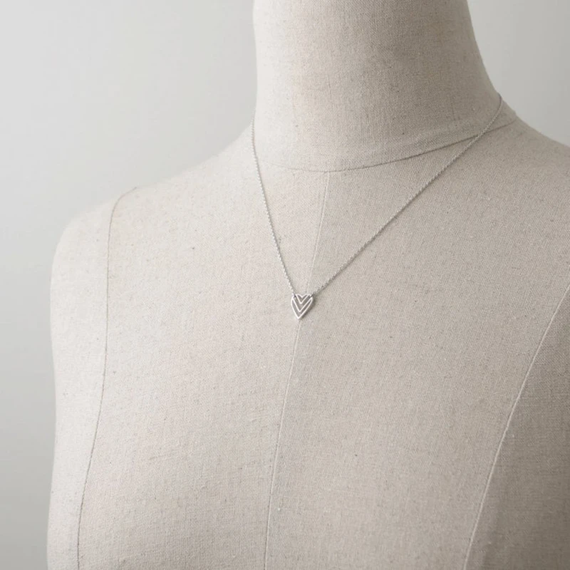Fashion peach heart pendant necklaces three layer V hollow heart-shaped pendant necklaces love necklaces for women
Fashion peach heart pendant necklaces three layer V hollow heart-shaped pendant necklaces love necklaces for women