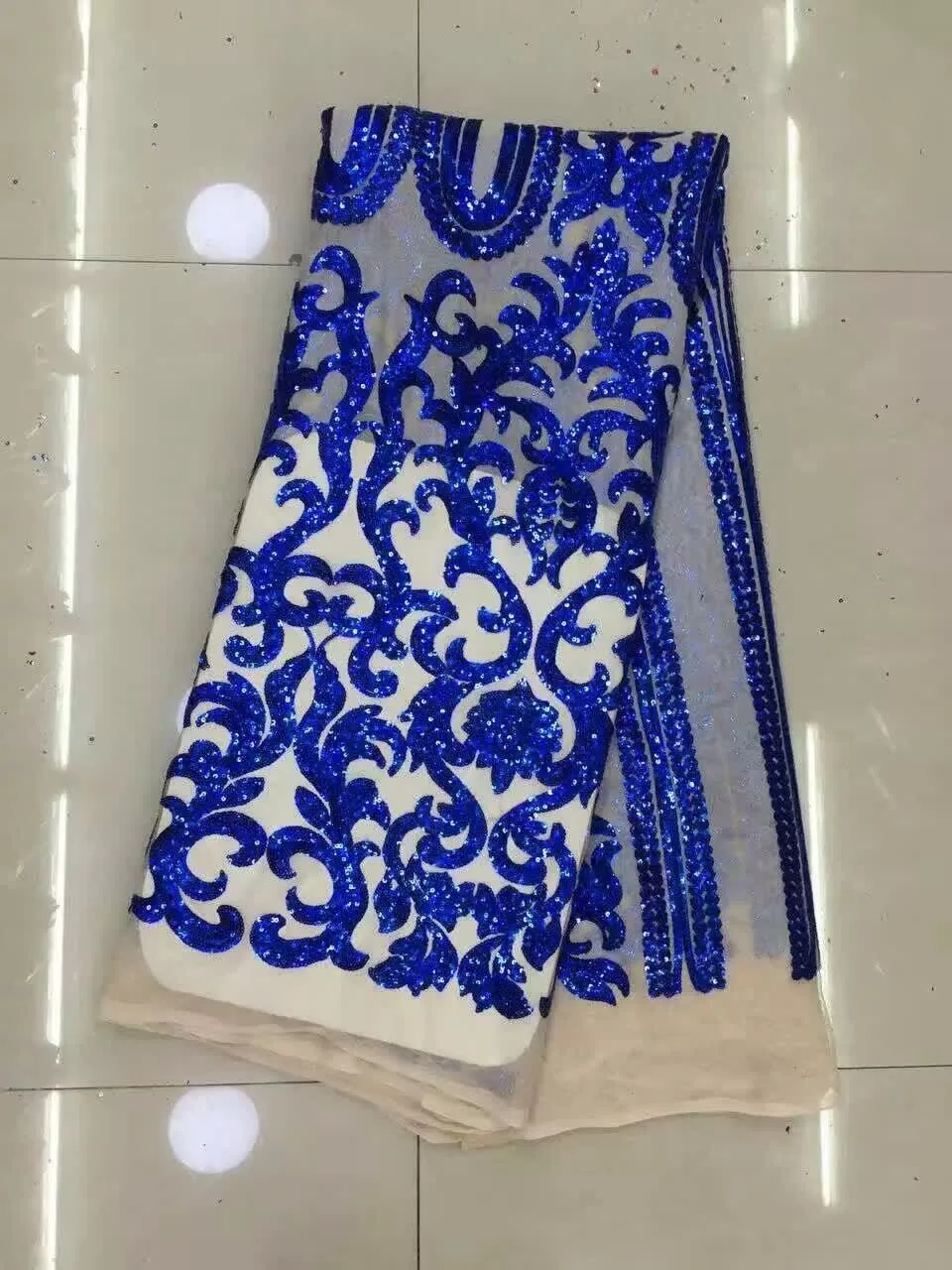 2017 Navy African Lace Fabric With Sequins French Nigerian Mesh Tulle Embroidered Guipure Lace Swiss Voile Lace In Switzerland
2017 Navy African Lace Fabric With Sequins French Nigerian Mesh Tulle Embroidered Guipure Lace Swiss Voile Lace In Switzerland