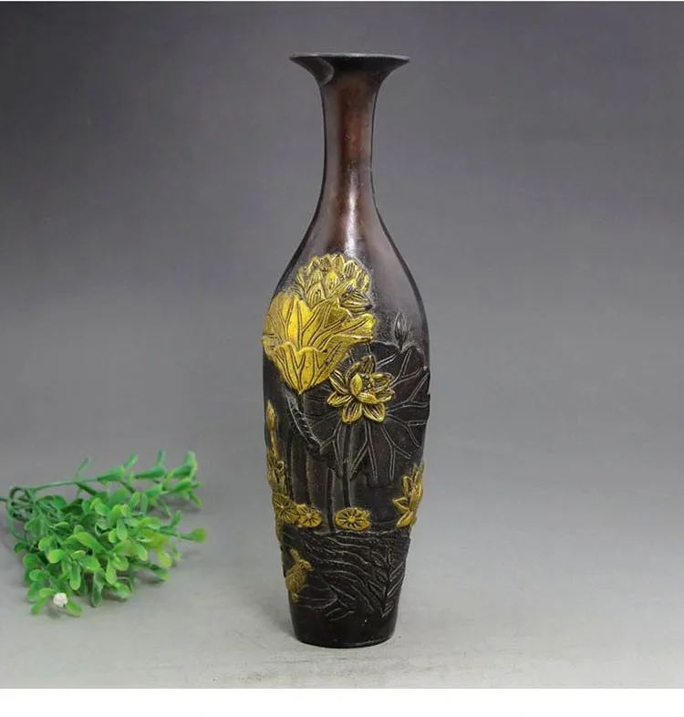 Antique bronze crafts copper bottle made of brass Liu Xuande years fish play lotus bottle Home Furnishing antique ornaments
Antique bronze crafts copper bottle made of brass Liu Xuande years fish play lotus bottle Home Furnishing antique ornaments