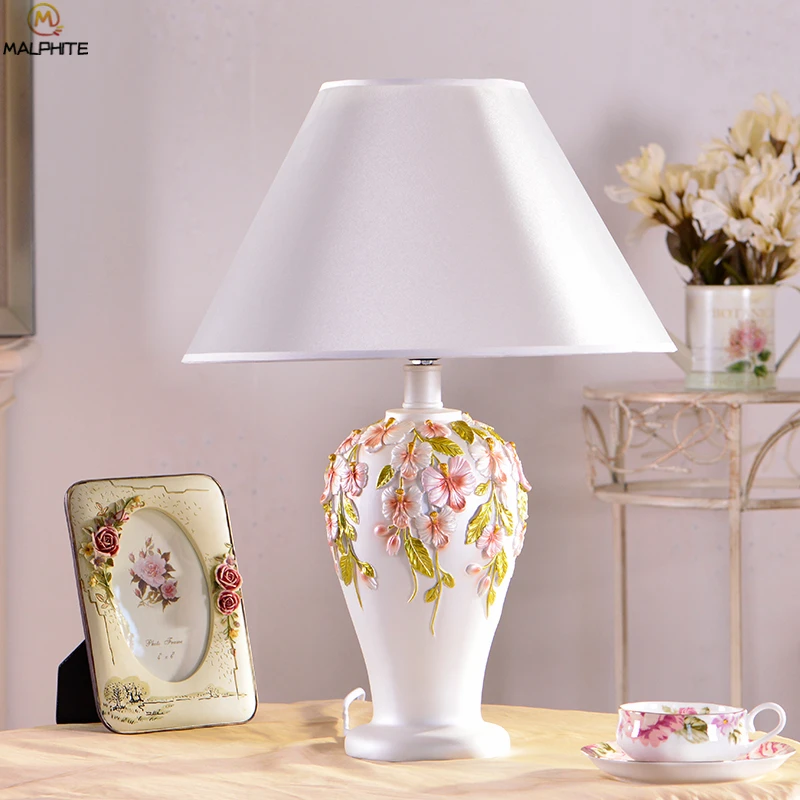 Modern Carved Vase Resin table lights Bedroom deco Desk Lamp Fashion Luminaria Home deco maison lighting fixtures LED lamparas
Modern Carved Vase Resin table lights Bedroom deco Desk Lamp Fashion Luminaria Home deco maison lighting fixtures LED lamparas