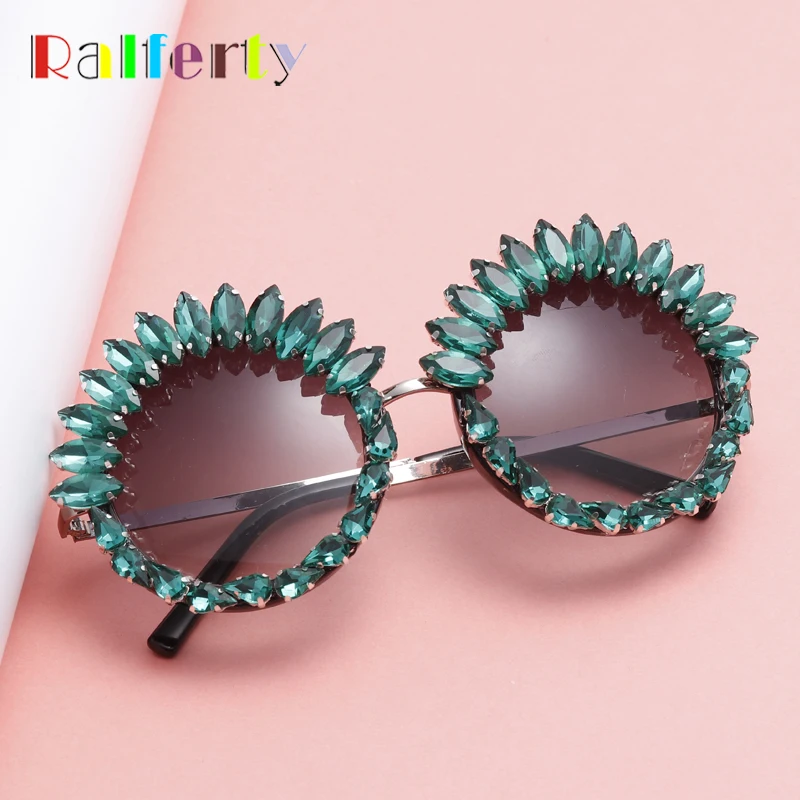 Ralferty Luxury Oversized Round Sunglasses Women Green Diamond Crystal Rhinestone Sun Glasses UV400 Oculos De Sol Feminino G012
Ralferty Luxury Oversized Round Sunglasses Women Green Diamond Crystal Rhinestone Sun Glasses UV400 Oculos De Sol Feminino G012