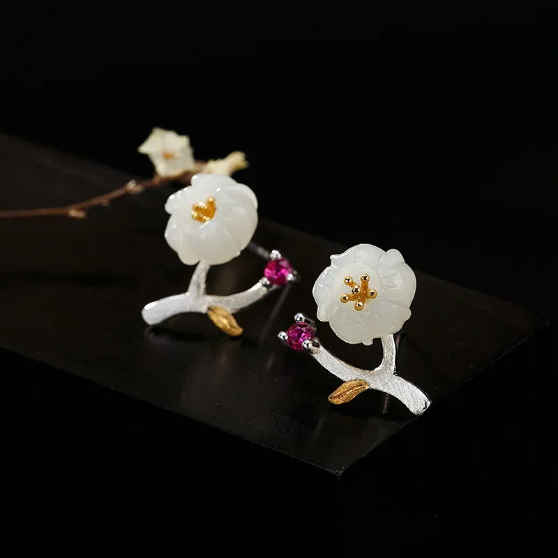 S925 pure silver retro inlaid natural Hotan jade white plum blossom lady temperament set ear nails Earrings
S925 pure silver retro inlaid natural Hotan jade white plum blossom lady temperament set ear nails Earrings
