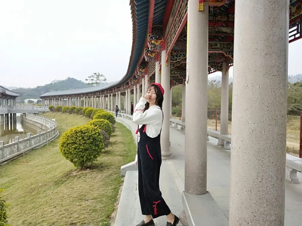 Spirited Away No-Face Kaonashi Cosplay Costume White Top Sweatshirt Black Overalls
Spirited Away No-Face Kaonashi Cosplay Costume White Top Sweatshirt Black Overalls