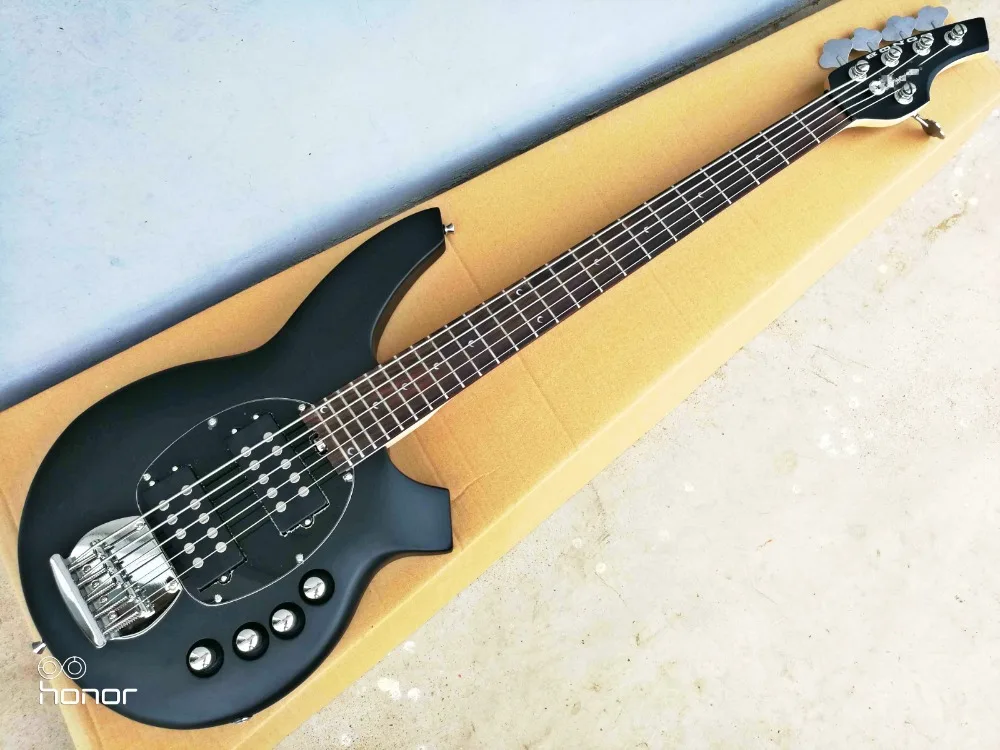 Top quality FDMB-7008 matte black color black plate solid body active pickup 5 strings Musicman Bass , Free shipping
Top quality FDMB-7008 matte black color black plate solid body active pickup 5 strings Musicman Bass , Free shipping