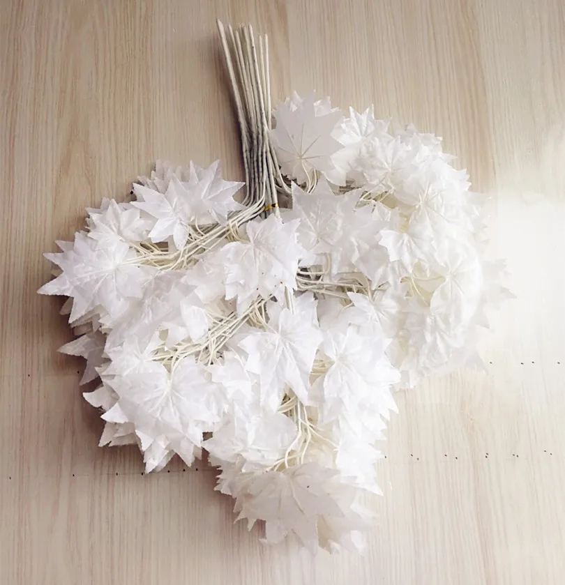 12p Artificial Maple Leaf Branches Fake Greenery 62cm Maple Plant White/Silver/Golden Leaf Tree Branches for Wedding Decoration
12p Artificial Maple Leaf Branches Fake Greenery 62cm Maple Plant White/Silver/Golden Leaf Tree Branches for Wedding Decoration