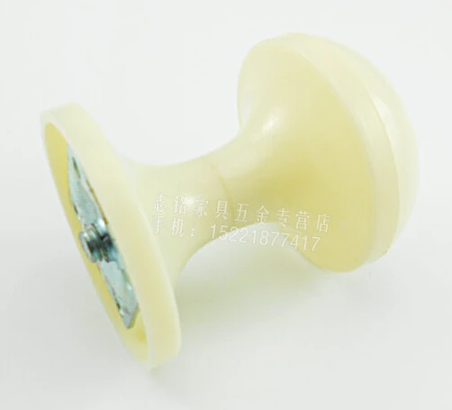6Pieces/Lot Diameter:65mm H:81MM Nylon Base Table Leg Wheel Furniture Hotel Bed Legs Feet Round Sofa Foot
6Pieces/Lot Diameter:65mm H:81MM Nylon Base Table Leg Wheel Furniture Hotel Bed Legs Feet Round Sofa Foot