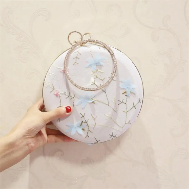 2022 Hot Sales Lace Flowers Evening Bags With Chain Luxury Diamond Round Shaped Clutch Wallets Wedding Bags
2022 Hot Sales Lace Flowers Evening Bags With Chain Luxury Diamond Round Shaped Clutch Wallets Wedding Bags