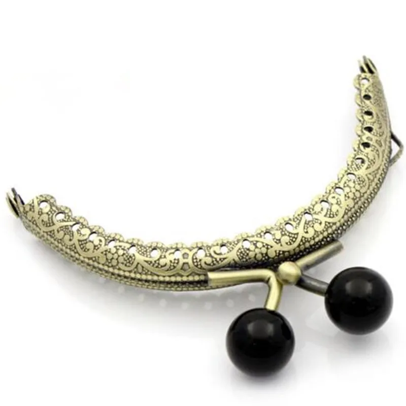 10Pcs Clutch Ruffled Handbag Coins Purse Arc Arch Frame Kiss Clasps Bronze Tone Lock Handle Making Black Resin Ball 8.8x7.5cm
10Pcs Clutch Ruffled Handbag Coins Purse Arc Arch Frame Kiss Clasps Bronze Tone Lock Handle Making Black Resin Ball 8.8x7.5cm