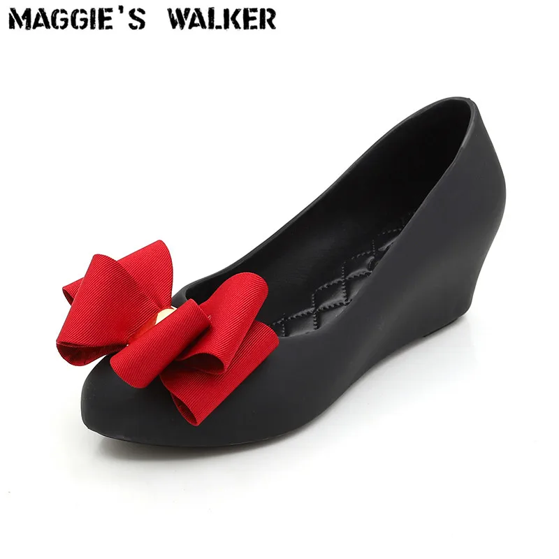 Maggie's Walker Beach Shoes Women Jelly Sandals Summer Fashion Candy-colored Resin Wedges Slides with Bows Size 36~39
Maggie's Walker Beach Shoes Women Jelly Sandals Summer Fashion Candy-colored Resin Wedges Slides with Bows Size 36~39